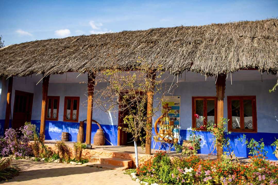 🏡 Eco-Village Valeni 🛶