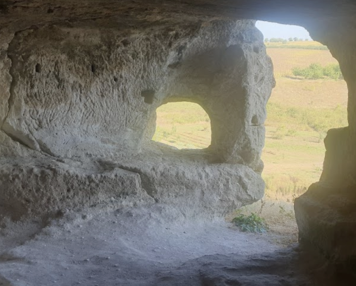 🕍 Mănăstirea rupestră a pârcălabului Bosie 🪨